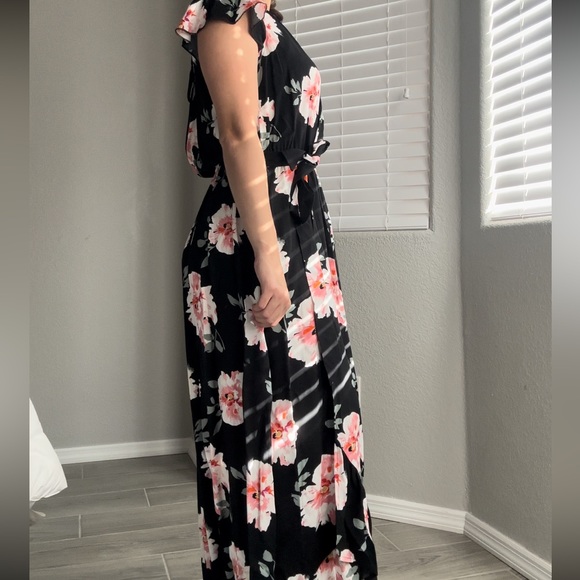 Black And Pink Floral Dress With Pockets! - Picture 2 of 6